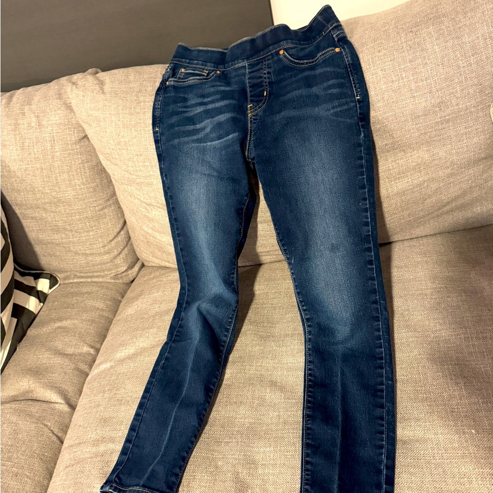 Used beautiful blue jeans, but they are leggings